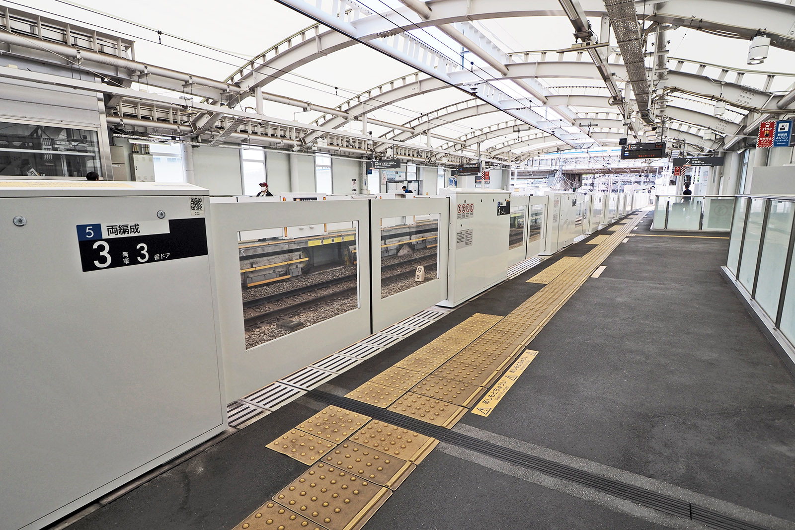 写真：設置されたホームドア