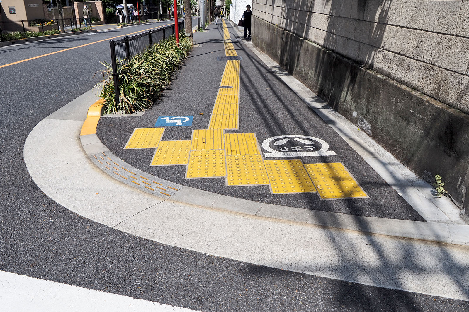 写真：バリアフリー化された歩道